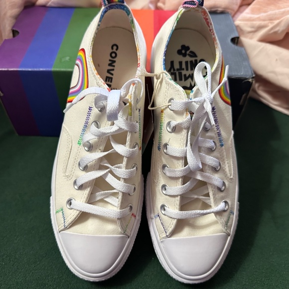 PRIDE Converse - Picture 4 of 4